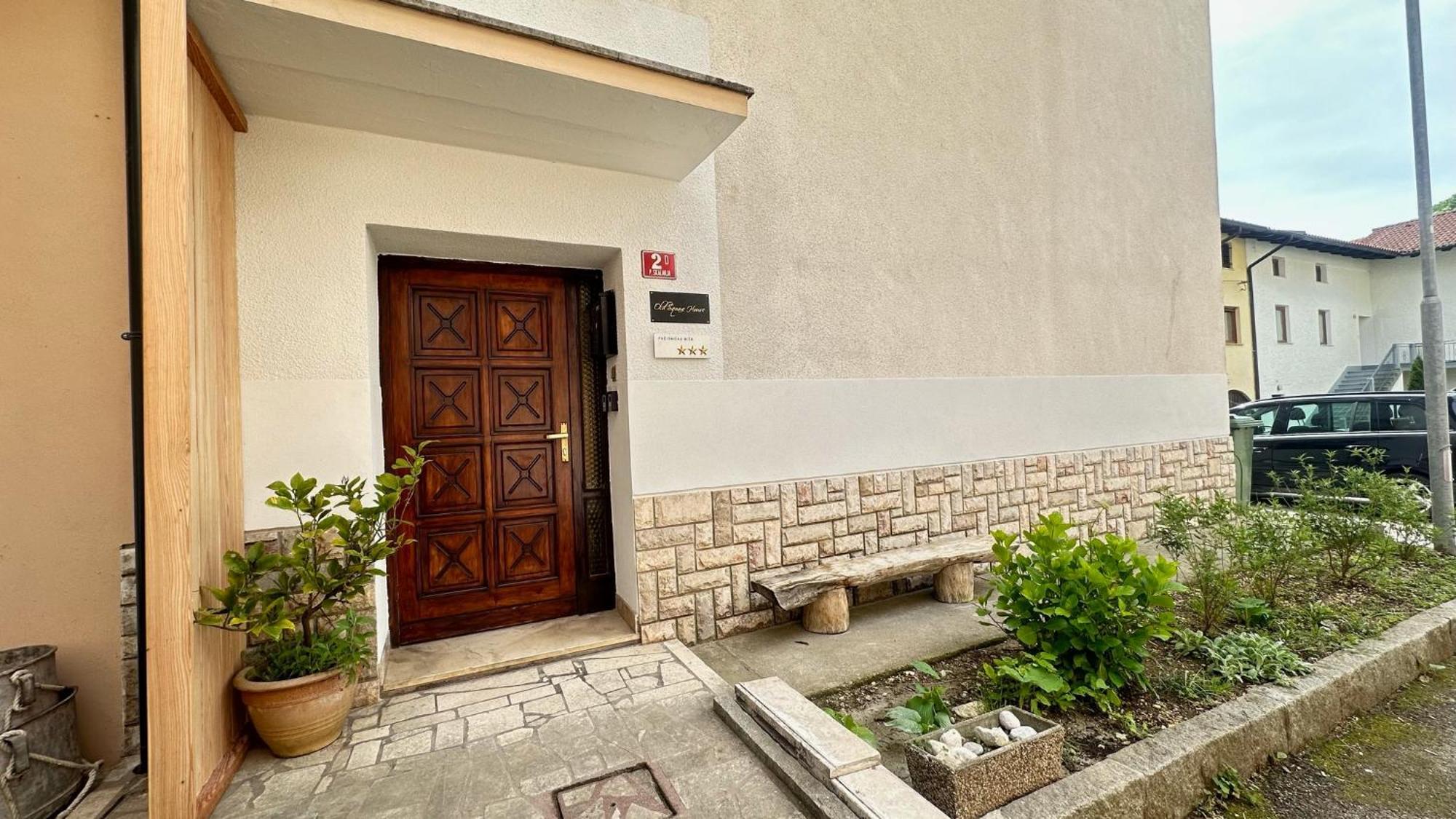 Old Square House - Hisa Na Starem Trgu Appartement Tolmin Buitenkant foto